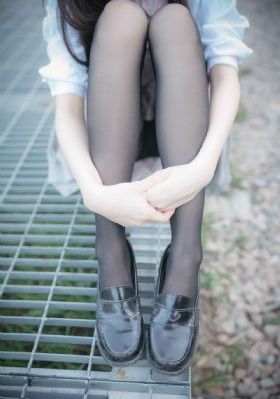 黑丝袜骚女抠逼视频对白_4K手机在线观看
